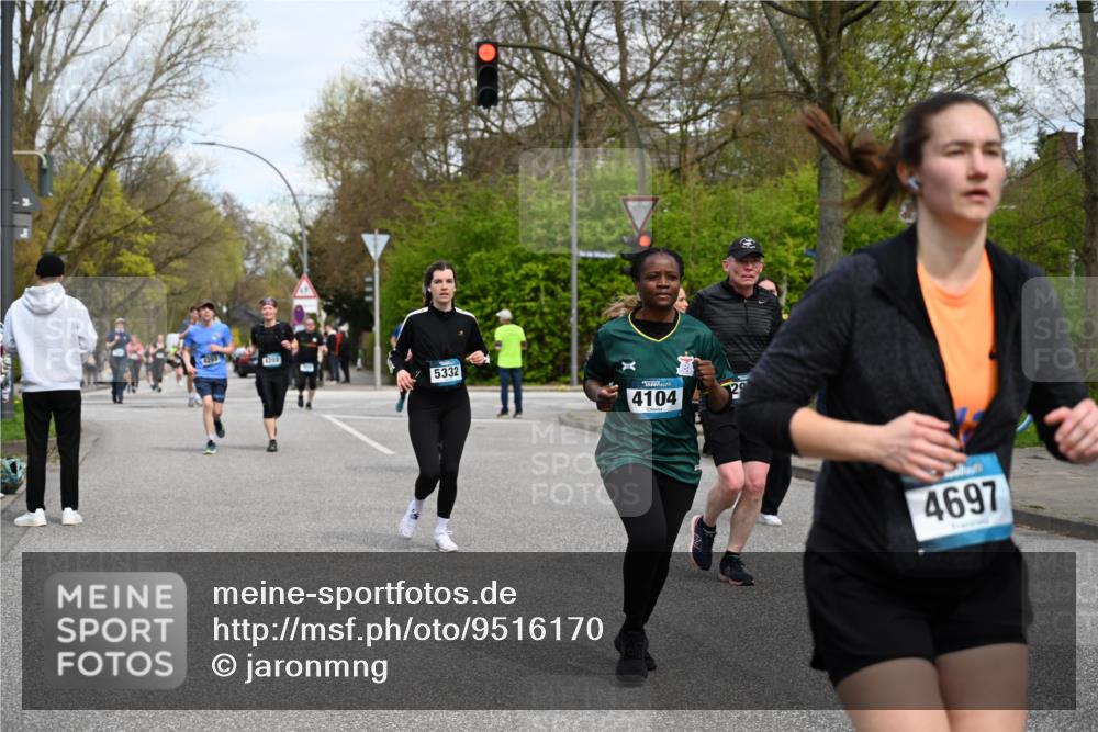 12.04.2026 - 45. Internationalen Wilhelmsburger Insellauf J. Mangold http://msf.ph/oto/9516170 12.04.2026 13:17:38 Ziel 3900, 5759, 2030, 3199, 3453, 3455, 4194, 5717, 4804, 3604, 2125, 2520, 5204, 3272, 4690, 3252, 4697, 2903, 4104, 5465, 4998, 5332, 4203, 4202, 5836, 2759, 4487, 4487, 2833, 3879, 3630, 5714, 4213, 2516, 2517, 4031 meine-sportfotos.de