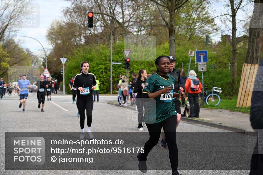 12.04.2026 - 45. Internationalen Wilhelmsburger Insellauf J. Mangold http://msf.ph/oto/9516175 12.04.2026 13:17:38 Ziel 3900, 5759, 2030, 3199, 3453, 3455, 4194, 5717, 4804, 3604, 2125, 2520, 5204, 3272, 4690, 3252, 4697, 2903, 4104, 5465, 4998, 5332, 4203, 4202, 5836, 2759, 4487, 4487, 2833, 3879, 3630, 5714, 4213, 2516, 2517, 4031 meine-sportfotos.de