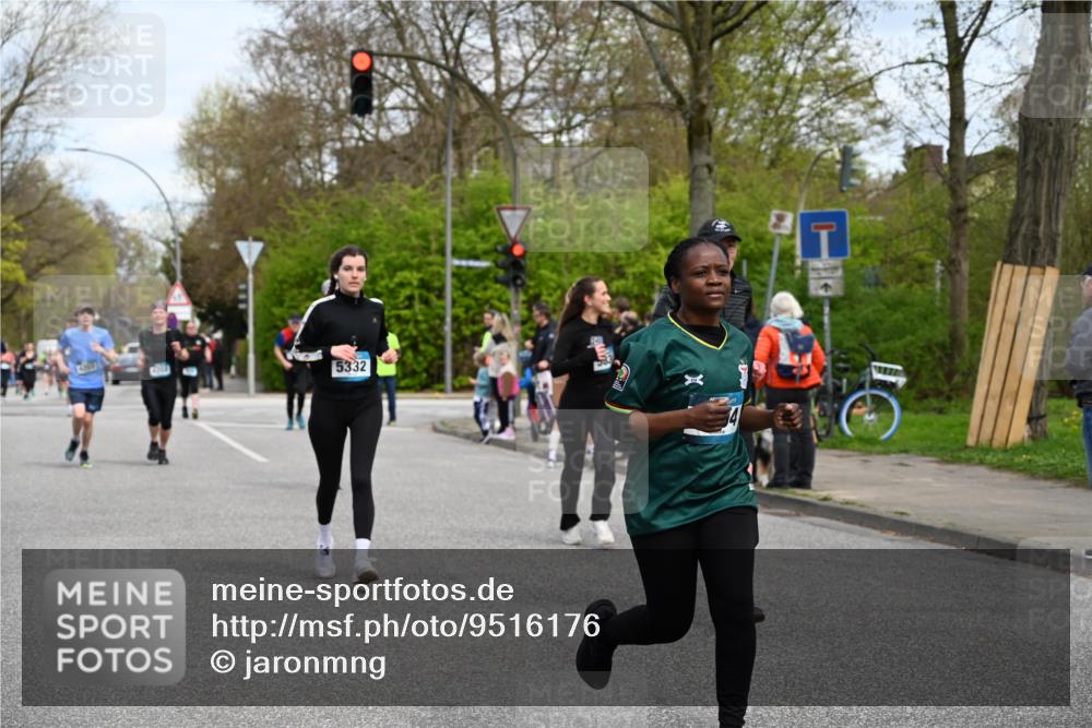 12.04.2026 - 45. Internationalen Wilhelmsburger Insellauf J. Mangold http://msf.ph/oto/9516176 12.04.2026 13:17:38 Ziel 3900, 5759, 2030, 3199, 3453, 3455, 4194, 5717, 4804, 3604, 2125, 2520, 5204, 3272, 4690, 3252, 4697, 2903, 4104, 5465, 4998, 5332, 4203, 4202, 5836, 2759, 4487, 4487, 2833, 3879, 3630, 5714, 4213, 2516, 2517, 4031 meine-sportfotos.de