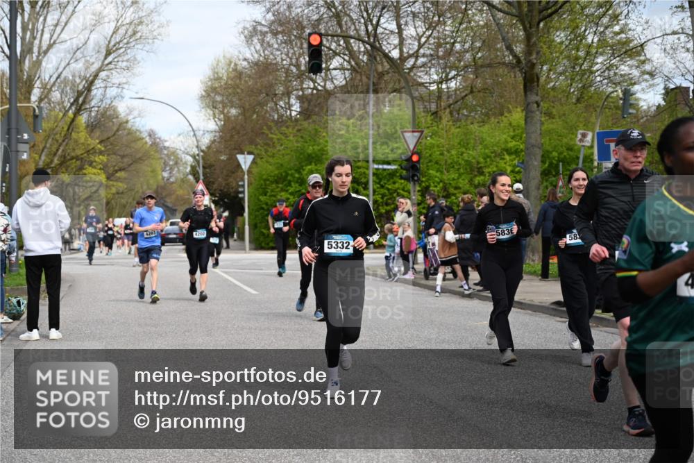 12.04.2026 - 45. Internationalen Wilhelmsburger Insellauf J. Mangold http://msf.ph/oto/9516177 12.04.2026 13:17:39 Ziel 5759, 2030, 3199, 3453, 3455, 4194, 5717, 4804, 3604, 2125, 2520, 5204, 3272, 4690, 3252, 4697, 2903, 4104, 4104, 5465, 4998, 5332, 4203, 4202, 5836, 2759, 4487, 2833, 2833, 3879, 3630, 5714, 4213, 2516, 2517, 4031, 3694 meine-sportfotos.de