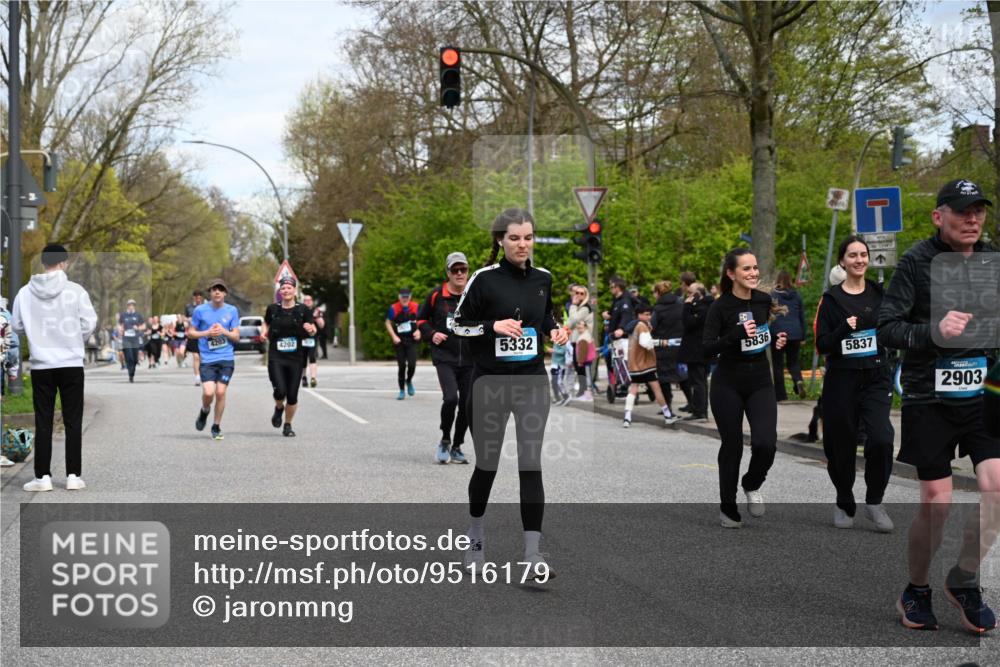 12.04.2026 - 45. Internationalen Wilhelmsburger Insellauf J. Mangold http://msf.ph/oto/9516179 12.04.2026 13:17:39 Ziel 5759, 2030, 3199, 3453, 3455, 4194, 5717, 4804, 3604, 2125, 2520, 5204, 3272, 4690, 3252, 4697, 2903, 4104, 4104, 5465, 4998, 5332, 4203, 4202, 5836, 2759, 4487, 2833, 2833, 3879, 3630, 5714, 4213, 2516, 2517, 4031, 3694 meine-sportfotos.de