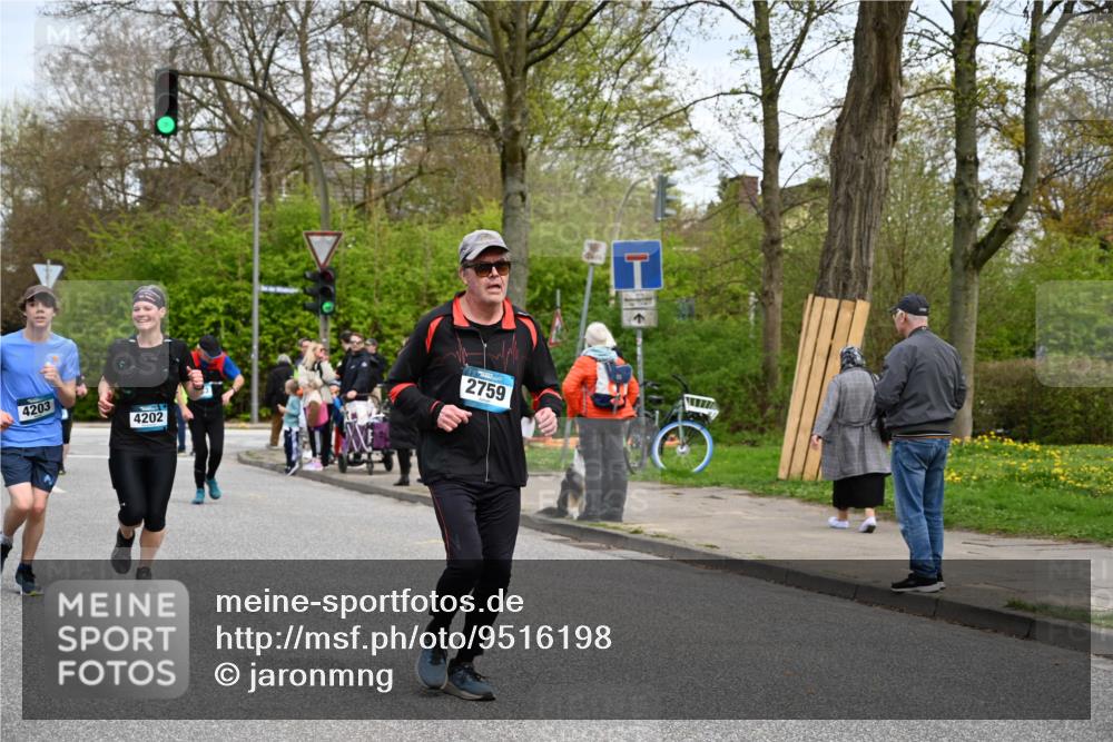 12.04.2026 - 45. Internationalen Wilhelmsburger Insellauf J. Mangold http://msf.ph/oto/9516198 12.04.2026 13:17:41 Ziel 2030, 3199, 3453, 3455, 4194, 5717, 4804, 3604, 2125, 2520, 5204, 3272, 4690, 3252, 4697, 2903, 4104, 5465, 4998, 5332, 4203, 4202, 5836, 2759, 4487, 2833, 3879, 3630, 5714, 4213, 2516, 2517, 4031, 3694, 2018 meine-sportfotos.de