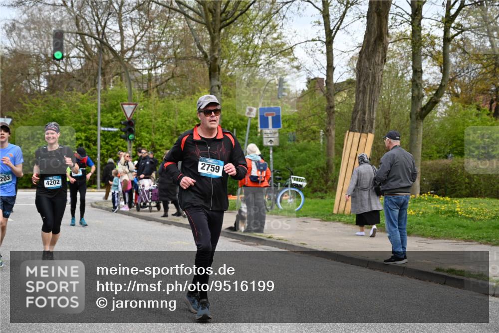 12.04.2026 - 45. Internationalen Wilhelmsburger Insellauf J. Mangold http://msf.ph/oto/9516199 12.04.2026 13:17:42 Ziel 2030, 3199, 3453, 3455, 4194, 5717, 4804, 3604, 2125, 2520, 5204, 3272, 4690, 3252, 4697, 2903, 4104, 5465, 4998, 5332, 5332, 4203, 4202, 5836, 2759, 4487, 2833, 3879, 3879, 3630, 5714, 4213, 2516, 2517, 4031, 3694, 2018 meine-sportfotos.de