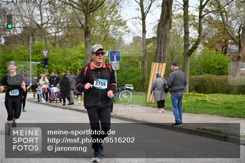 12.04.2026 - 45. Internationalen Wilhelmsburger Insellauf J. Mangold http://msf.ph/oto/9516202 12.04.2026 13:17:42 Ziel 2030, 3199, 3453, 3455, 4194, 5717, 4804, 3604, 2125, 2520, 5204, 3272, 4690, 3252, 4697, 2903, 4104, 5465, 4998, 5332, 5332, 4203, 4202, 5836, 2759, 4487, 2833, 3879, 3879, 3630, 5714, 4213, 2516, 2517, 4031, 3694, 2018 meine-sportfotos.de