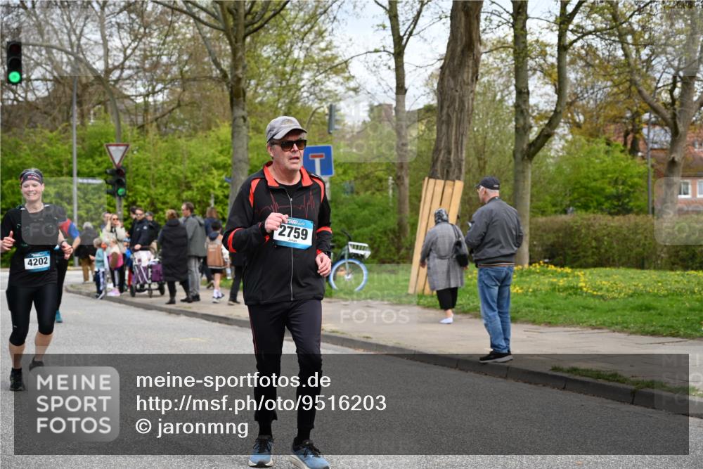 12.04.2026 - 45. Internationalen Wilhelmsburger Insellauf J. Mangold http://msf.ph/oto/9516203 12.04.2026 13:17:42 Ziel 2030, 3199, 3453, 3455, 4194, 5717, 4804, 3604, 2125, 2520, 5204, 3272, 4690, 3252, 4697, 2903, 4104, 5465, 4998, 5332, 5332, 4203, 4202, 5836, 2759, 4487, 2833, 3879, 3879, 3630, 5714, 4213, 2516, 2517, 4031, 3694, 2018 meine-sportfotos.de