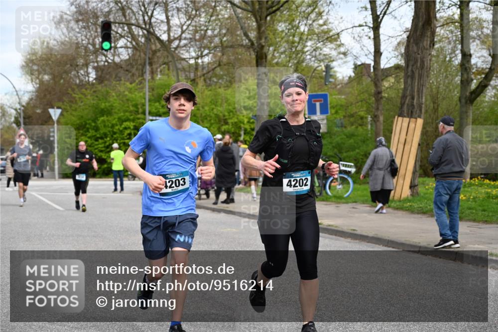 12.04.2026 - 45. Internationalen Wilhelmsburger Insellauf J. Mangold http://msf.ph/oto/9516214 12.04.2026 13:17:43 Ziel 2030, 3199, 3453, 3455, 4194, 5717, 4804, 3604, 2125, 2520, 5204, 3272, 4690, 3252, 4697, 2903, 4104, 5465, 4998, 5332, 4203, 4202, 5836, 2759, 4487, 2833, 3879, 3630, 5714, 4213, 2516, 2517, 4031, 3694, 2018, 2961 meine-sportfotos.de