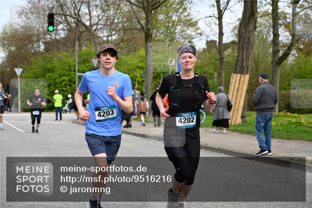 12.04.2026 - 45. Internationalen Wilhelmsburger Insellauf J. Mangold http://msf.ph/oto/9516216 12.04.2026 13:17:44 Ziel 3455, 4194, 5717, 4804, 3604, 2125, 2520, 5204, 3272, 4690, 3252, 4697, 2903, 4104, 5465, 4998, 5332, 4203, 4202, 5836, 2759, 4487, 2833, 3879, 3630, 5714, 4213, 2516, 2517, 4031, 3694, 2018, 2961, 3248 meine-sportfotos.de