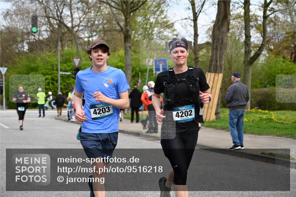 12.04.2026 - 45. Internationalen Wilhelmsburger Insellauf J. Mangold http://msf.ph/oto/9516218 12.04.2026 13:17:44 Ziel 3455, 4194, 5717, 4804, 3604, 2125, 2520, 5204, 3272, 4690, 3252, 4697, 2903, 4104, 5465, 4998, 5332, 4203, 4202, 5836, 2759, 4487, 2833, 3879, 3630, 5714, 4213, 2516, 2517, 4031, 3694, 2018, 2961, 3248 meine-sportfotos.de