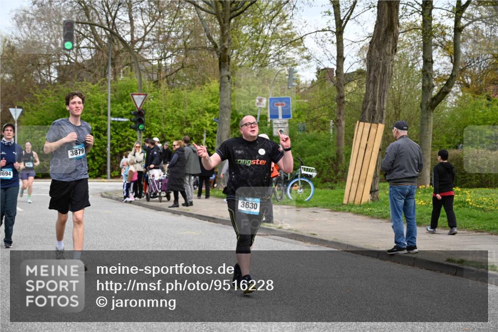 12.04.2026 - 45. Internationalen Wilhelmsburger Insellauf J. Mangold http://msf.ph/oto/9516228 12.04.2026 13:17:49 Ziel 5717, 4804, 3604, 2125, 2520, 5204, 3272, 4690, 3252, 4697, 2903, 4104, 5465, 4998, 5332, 4203, 4202, 5836, 2759, 4487, 2833, 3879, 3630, 5714, 4213, 2516, 2517, 2516, 2517, 4031, 3694, 2018, 2961, 3248, 2570, 2573, 3277 meine-sportfotos.de
