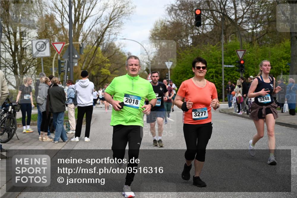 12.04.2026 - 45. Internationalen Wilhelmsburger Insellauf J. Mangold http://msf.ph/oto/9516316 12.04.2026 13:18:04 Ziel 4104, 5465, 4998, 5332, 4203, 4202, 5836, 2759, 4487, 2833, 3879, 3630, 5714, 4213, 2516, 2517, 4031, 3694, 2018, 2961, 3248, 2570, 2573, 3277, 3828, 4948, 5488, 5663, 4727, 5541, 4153, 3528, 3527, 4400, 4403, 4556, 4626, 2019, 3940, 3482 meine-sportfotos.de
