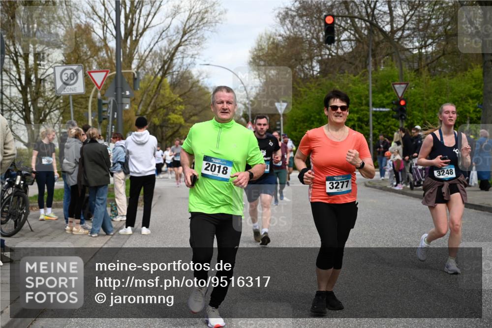 12.04.2026 - 45. Internationalen Wilhelmsburger Insellauf J. Mangold http://msf.ph/oto/9516317 12.04.2026 13:18:04 Ziel 4104, 5465, 4998, 5332, 4203, 4202, 5836, 2759, 4487, 2833, 3879, 3630, 5714, 4213, 2516, 2517, 4031, 3694, 2018, 2961, 3248, 2570, 2573, 3277, 3828, 4948, 5488, 5663, 4727, 5541, 4153, 3528, 3527, 4400, 4403, 4556, 4626, 2019, 3940, 3482 meine-sportfotos.de