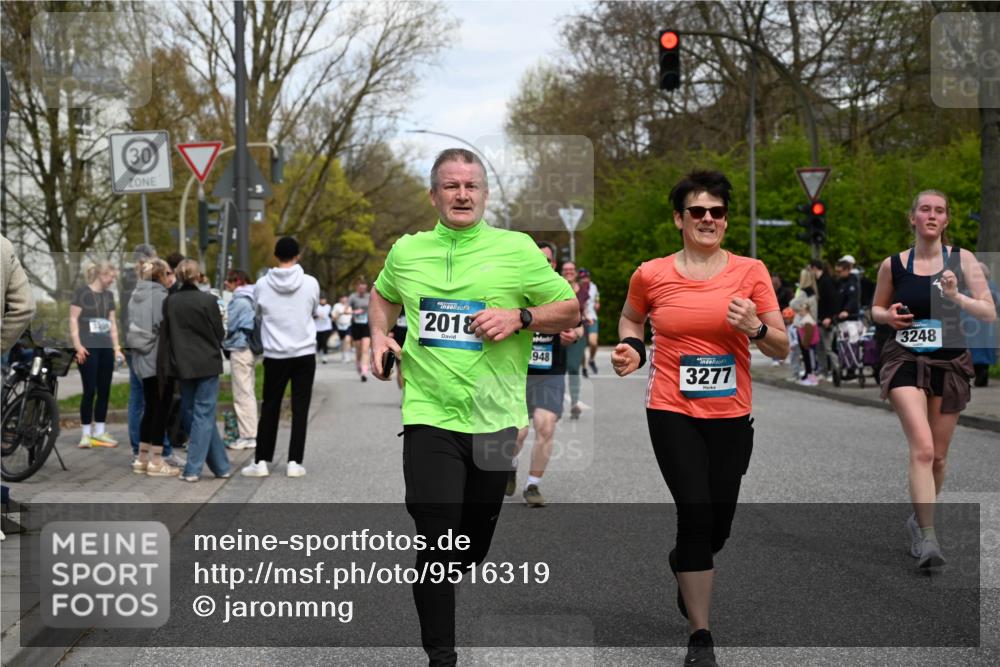 12.04.2026 - 45. Internationalen Wilhelmsburger Insellauf J. Mangold http://msf.ph/oto/9516319 12.04.2026 13:18:04 Ziel 4104, 5465, 4998, 5332, 4203, 4202, 5836, 2759, 4487, 2833, 3879, 3630, 5714, 4213, 2516, 2517, 4031, 3694, 2018, 2961, 3248, 2570, 2573, 3277, 3828, 4948, 5488, 5663, 4727, 5541, 4153, 3528, 3527, 4400, 4403, 4556, 4626, 2019, 3940, 3482 meine-sportfotos.de