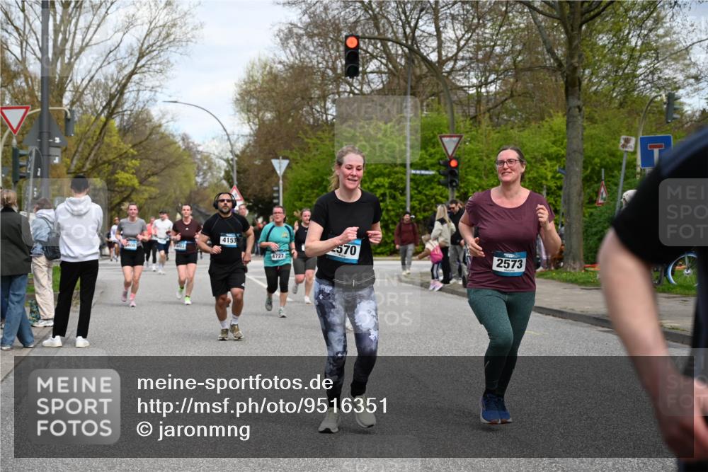 12.04.2026 - 45. Internationalen Wilhelmsburger Insellauf J. Mangold http://msf.ph/oto/9516351 12.04.2026 13:18:08 Ziel 4203, 4202, 5836, 2759, 4487, 2833, 3879, 3630, 5714, 4213, 2516, 2517, 4031, 3694, 2018, 2961, 3248, 3248, 2570, 2573, 3277, 3828, 4948, 5488, 5663, 4727, 5541, 4153, 3528, 3527, 4400, 4403, 3528, 3527, 4400, 4403, 4556, 4626, 2019, 3940, 3482 meine-sportfotos.de