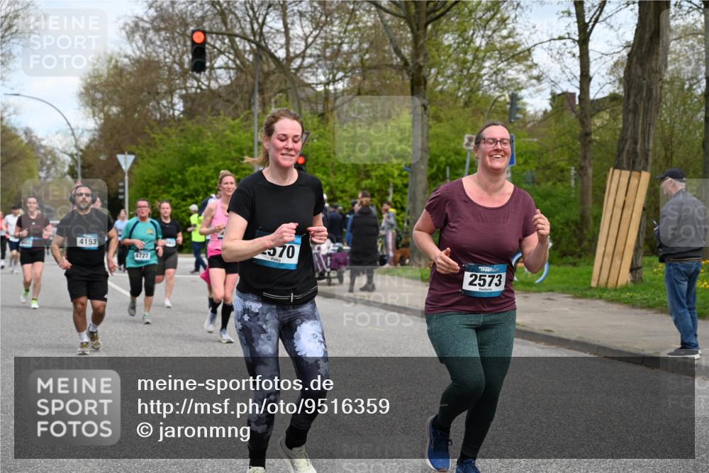 12.04.2026 - 45. Internationalen Wilhelmsburger Insellauf J. Mangold http://msf.ph/oto/9516359 12.04.2026 13:18:09 Ziel 4203, 4202, 5836, 2759, 4487, 2833, 3879, 3630, 5714, 4213, 2516, 2517, 4031, 3694, 2018, 2961, 3248, 2570, 2573, 2570, 2573, 3277, 3828, 4948, 5488, 5663, 4727, 5541, 4153, 3528, 3527, 4400, 4403, 4556, 4556, 4626, 2019, 3940, 3482 meine-sportfotos.de