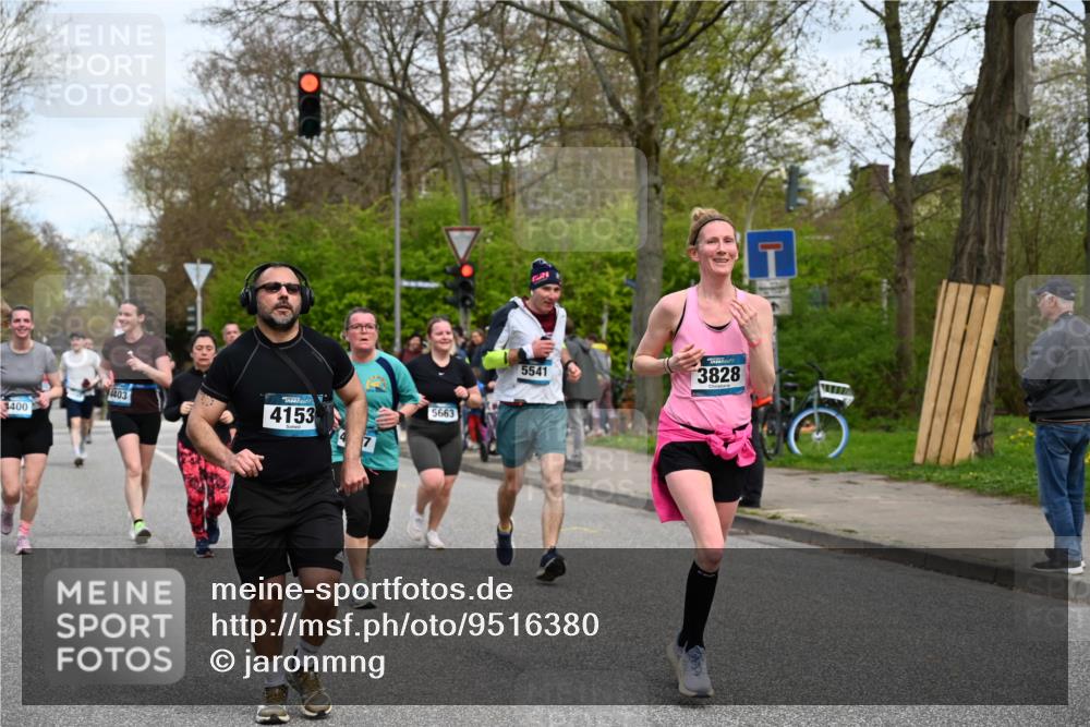 12.04.2026 - 45. Internationalen Wilhelmsburger Insellauf J. Mangold http://msf.ph/oto/9516380 12.04.2026 13:18:11 Ziel 4202, 5836, 2759, 4487, 2833, 3879, 3630, 5714, 4213, 2516, 2517, 4031, 3694, 2018, 2961, 3248, 2570, 2573, 3277, 3828, 4948, 5488, 5663, 4727, 5541, 4153, 3528, 3527, 4400, 4403, 4556, 4626, 2019, 3940, 3482, 3524, 2572 meine-sportfotos.de