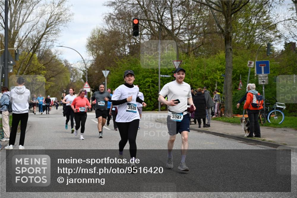 12.04.2026 - 45. Internationalen Wilhelmsburger Insellauf J. Mangold http://msf.ph/oto/9516420 12.04.2026 13:18:17 Ziel 3879, 3630, 5714, 4213, 2516, 2517, 4031, 3694, 2018, 2961, 3248, 2570, 2573, 3277, 3828, 4948, 5488, 5663, 5663, 4727, 5541, 4153, 3528, 3527, 4400, 4403, 4556, 4626, 2019, 3940, 3482, 3524, 2572, 3587, 4734, 2061 meine-sportfotos.de