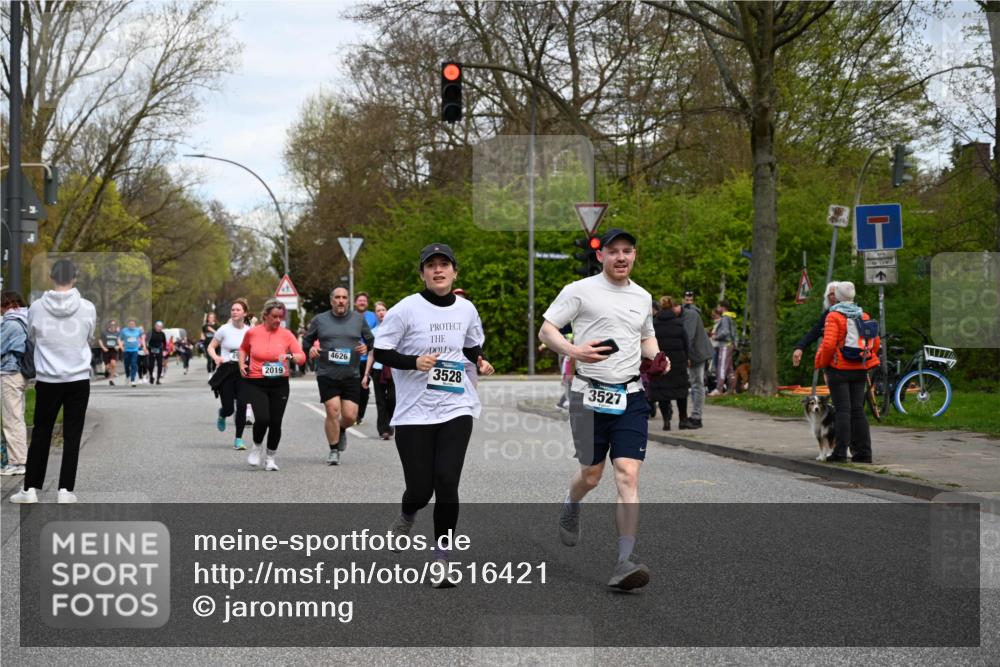 12.04.2026 - 45. Internationalen Wilhelmsburger Insellauf J. Mangold http://msf.ph/oto/9516421 12.04.2026 13:18:17 Ziel 3879, 3630, 5714, 4213, 2516, 2517, 4031, 3694, 2018, 2961, 3248, 2570, 2573, 3277, 3828, 4948, 5488, 5663, 5663, 4727, 5541, 4153, 3528, 3527, 4400, 4403, 4556, 4626, 2019, 3940, 3482, 3524, 2572, 3587, 4734, 2061 meine-sportfotos.de
