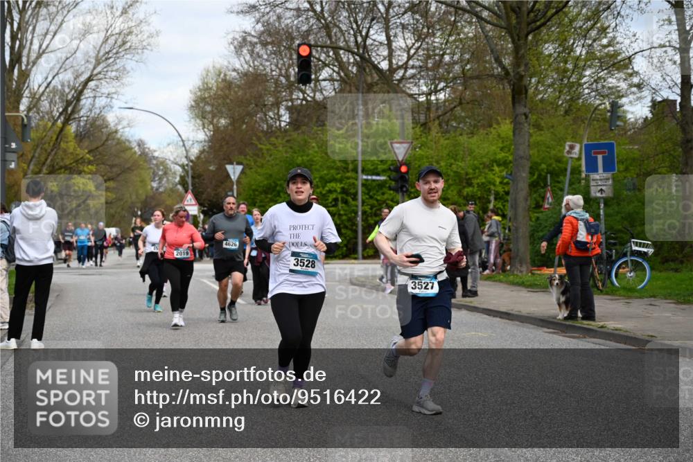 12.04.2026 - 45. Internationalen Wilhelmsburger Insellauf J. Mangold http://msf.ph/oto/9516422 12.04.2026 13:18:17 Ziel 3879, 3630, 5714, 4213, 2516, 2517, 4031, 3694, 2018, 2961, 3248, 2570, 2573, 3277, 3828, 4948, 5488, 5663, 5663, 4727, 5541, 4153, 3528, 3527, 4400, 4403, 4556, 4626, 2019, 3940, 3482, 3524, 2572, 3587, 4734, 2061 meine-sportfotos.de