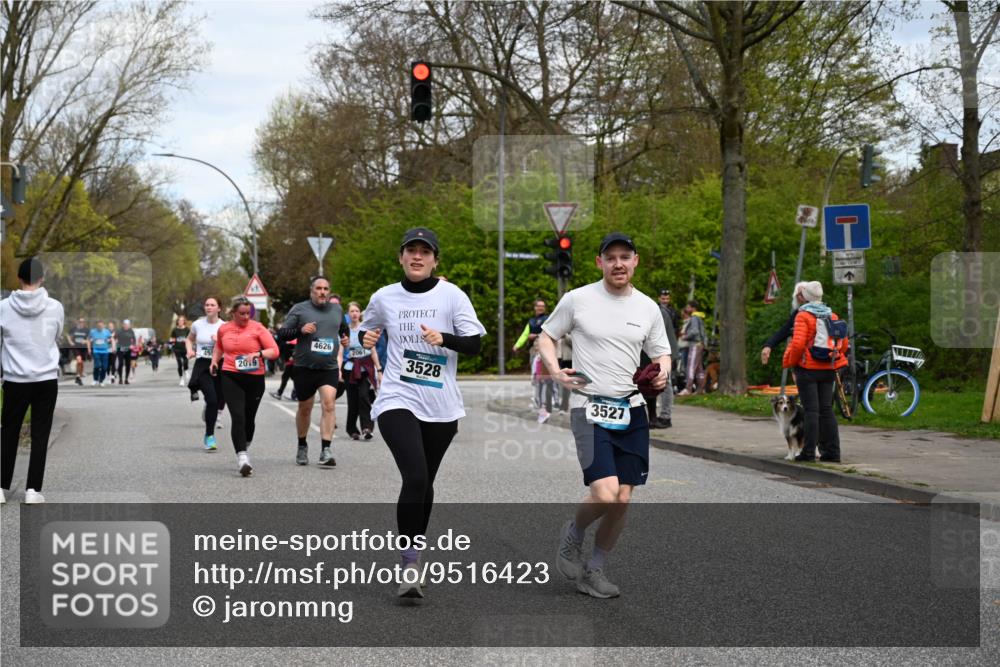 12.04.2026 - 45. Internationalen Wilhelmsburger Insellauf J. Mangold http://msf.ph/oto/9516423 12.04.2026 13:18:17 Ziel 3879, 3630, 5714, 4213, 2516, 2517, 4031, 3694, 2018, 2961, 3248, 2570, 2573, 3277, 3828, 4948, 5488, 5663, 5663, 4727, 5541, 4153, 3528, 3527, 4400, 4403, 4556, 4626, 2019, 3940, 3482, 3524, 2572, 3587, 4734, 2061 meine-sportfotos.de