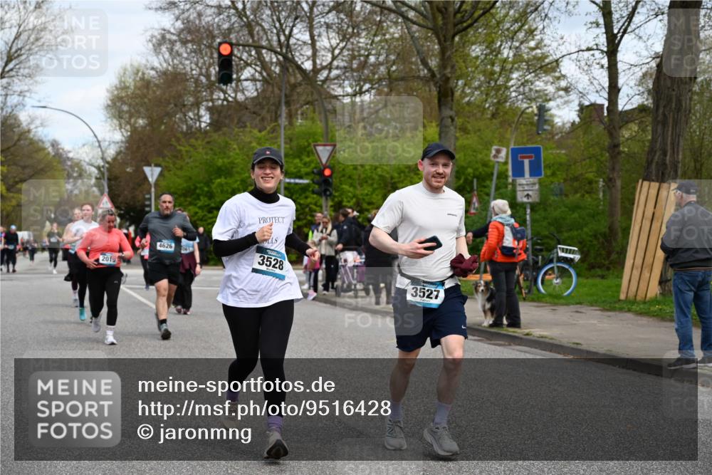 12.04.2026 - 45. Internationalen Wilhelmsburger Insellauf J. Mangold http://msf.ph/oto/9516428 12.04.2026 13:18:18 Ziel 3879, 3630, 5714, 4213, 2516, 2517, 4031, 3694, 2018, 2961, 3248, 2570, 2573, 3277, 3828, 4948, 5488, 5663, 4727, 5541, 4153, 3528, 3527, 4400, 4403, 4556, 4626, 2019, 3940, 3482, 3524, 2572, 3587, 4734, 2061 meine-sportfotos.de