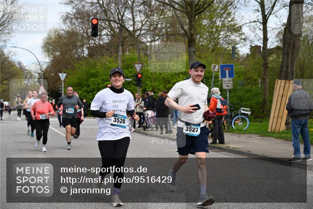 12.04.2026 - 45. Internationalen Wilhelmsburger Insellauf J. Mangold http://msf.ph/oto/9516429 12.04.2026 13:18:18 Ziel 3879, 3630, 5714, 4213, 2516, 2517, 4031, 3694, 2018, 2961, 3248, 2570, 2573, 3277, 3828, 4948, 5488, 5663, 4727, 5541, 4153, 3528, 3527, 4400, 4403, 4556, 4626, 2019, 3940, 3482, 3524, 2572, 3587, 4734, 2061 meine-sportfotos.de