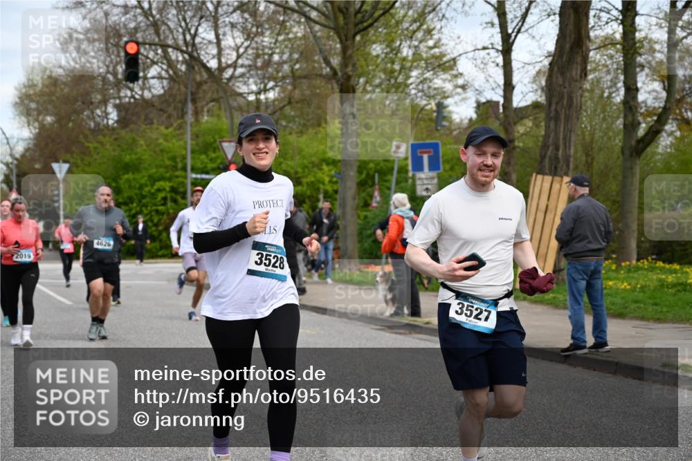 12.04.2026 - 45. Internationalen Wilhelmsburger Insellauf J. Mangold http://msf.ph/oto/9516435 12.04.2026 13:18:18 Ziel 3879, 3630, 5714, 4213, 2516, 2517, 4031, 3694, 2018, 2961, 3248, 2570, 2573, 3277, 3828, 4948, 5488, 5663, 4727, 5541, 4153, 3528, 3527, 4400, 4403, 4556, 4626, 2019, 3940, 3482, 3524, 2572, 3587, 4734, 2061 meine-sportfotos.de
