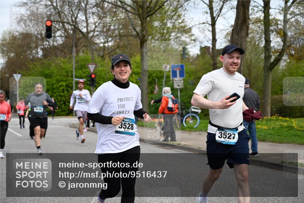 12.04.2026 - 45. Internationalen Wilhelmsburger Insellauf J. Mangold http://msf.ph/oto/9516437 12.04.2026 13:18:18 Ziel 3879, 3630, 5714, 4213, 2516, 2517, 4031, 3694, 2018, 2961, 3248, 2570, 2573, 3277, 3828, 4948, 5488, 5663, 4727, 5541, 4153, 3528, 3527, 4400, 4403, 4556, 4626, 2019, 3940, 3482, 3524, 2572, 3587, 4734, 2061 meine-sportfotos.de