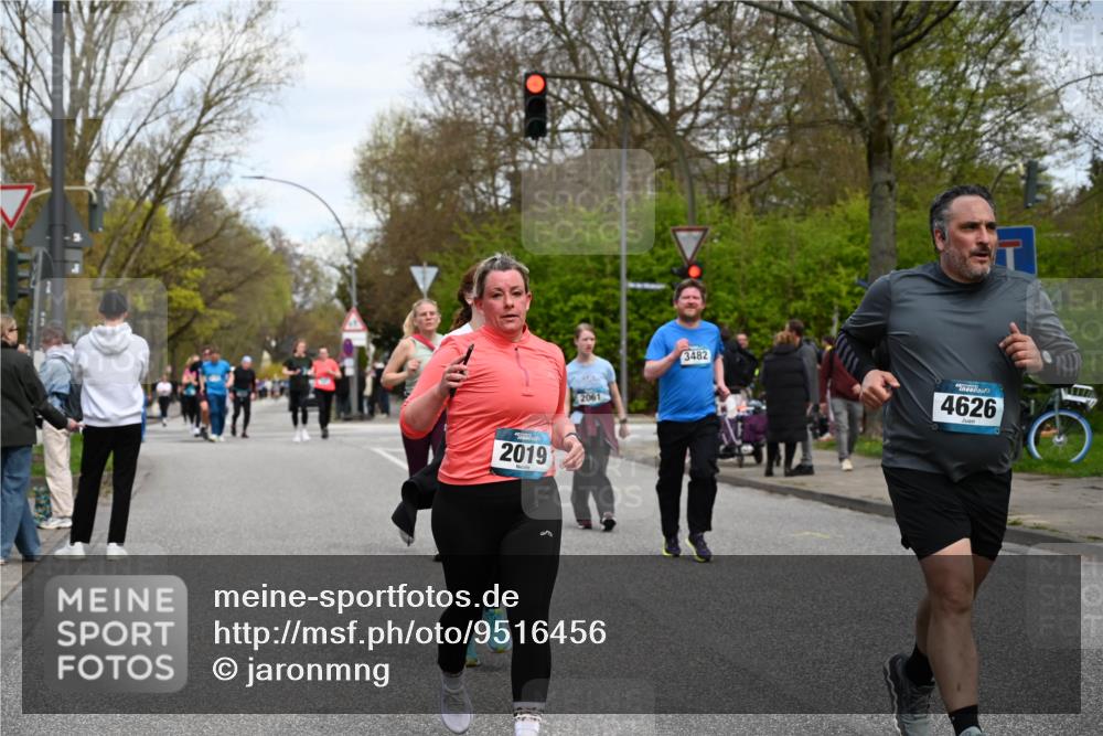 12.04.2026 - 45. Internationalen Wilhelmsburger Insellauf J. Mangold http://msf.ph/oto/9516456 12.04.2026 13:18:21 Ziel 3630, 5714, 4213, 2516, 2517, 4031, 3694, 2018, 2961, 3248, 2570, 2573, 3277, 3828, 4948, 5488, 5663, 4727, 5541, 4153, 3528, 3527, 4400, 4403, 4556, 4556, 4626, 2019, 3940, 3482, 3524, 2572, 3587, 4734, 2061, 4020 meine-sportfotos.de