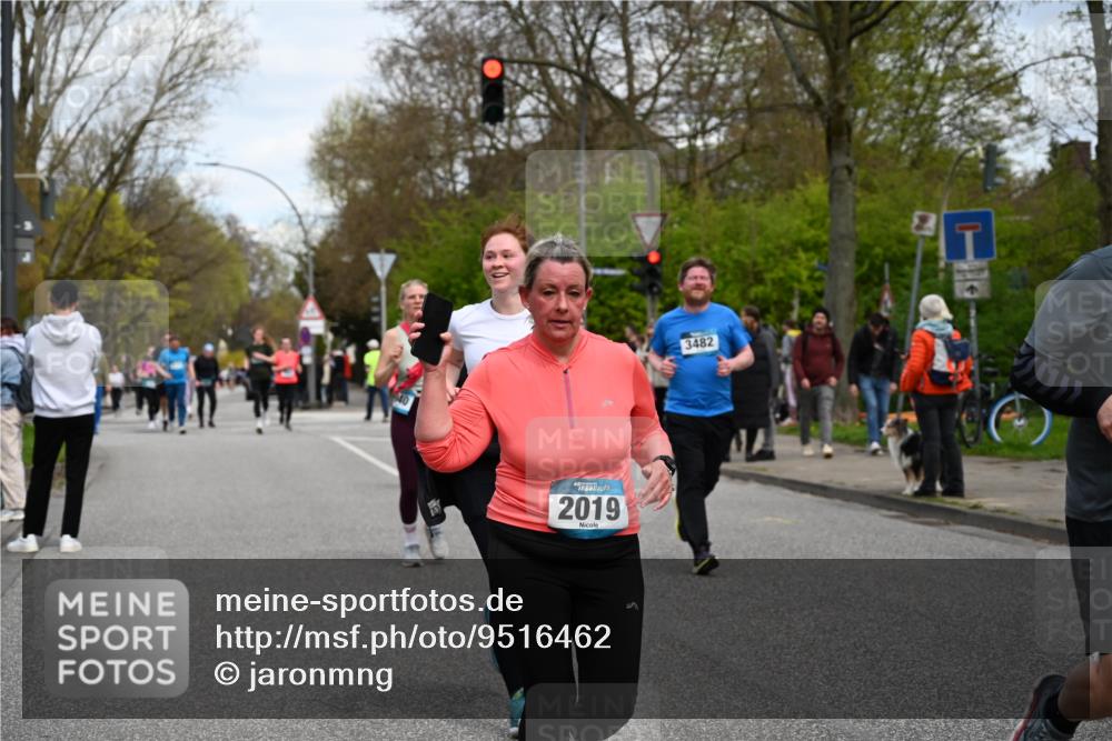 12.04.2026 - 45. Internationalen Wilhelmsburger Insellauf J. Mangold http://msf.ph/oto/9516462 12.04.2026 13:18:22 Ziel 3630, 5714, 4213, 2516, 2517, 4031, 3694, 2018, 2961, 3248, 2570, 2573, 3277, 3828, 4948, 5488, 5663, 4727, 5541, 4153, 3528, 3527, 4400, 4403, 4556, 4626, 2019, 3940, 3482, 3524, 3524, 2572, 3587, 4734, 2061, 4020 meine-sportfotos.de