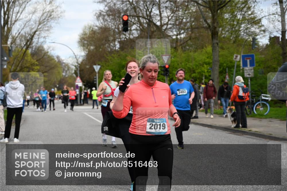 12.04.2026 - 45. Internationalen Wilhelmsburger Insellauf J. Mangold http://msf.ph/oto/9516463 12.04.2026 13:18:22 Ziel 3630, 5714, 4213, 2516, 2517, 4031, 3694, 2018, 2961, 3248, 2570, 2573, 3277, 3828, 4948, 5488, 5663, 4727, 5541, 4153, 3528, 3527, 4400, 4403, 4556, 4626, 2019, 3940, 3482, 3524, 3524, 2572, 3587, 4734, 2061, 4020 meine-sportfotos.de