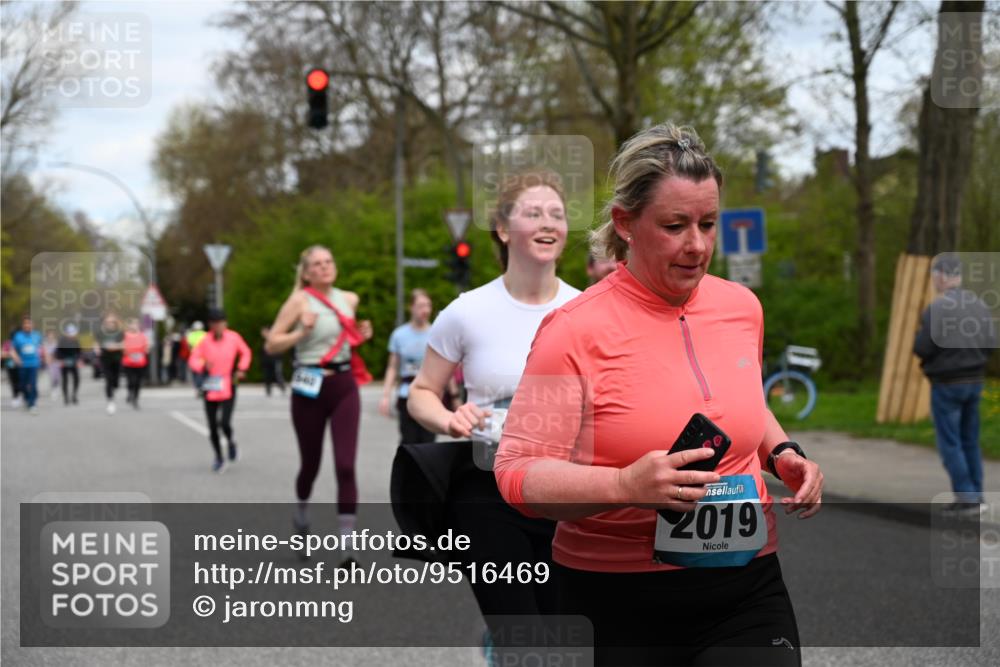 12.04.2026 - 45. Internationalen Wilhelmsburger Insellauf J. Mangold http://msf.ph/oto/9516469 12.04.2026 13:18:22 Ziel 3630, 5714, 4213, 2516, 2517, 4031, 3694, 2018, 2961, 3248, 2570, 2573, 3277, 3828, 4948, 5488, 5663, 4727, 5541, 4153, 3528, 3527, 4400, 4403, 4556, 4626, 2019, 3940, 3482, 3524, 3524, 2572, 3587, 4734, 2061, 4020 meine-sportfotos.de