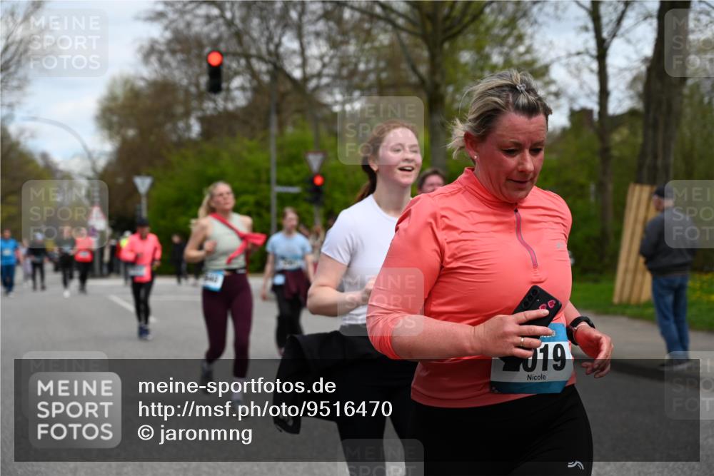 12.04.2026 - 45. Internationalen Wilhelmsburger Insellauf J. Mangold http://msf.ph/oto/9516470 12.04.2026 13:18:22 Ziel 3630, 5714, 4213, 2516, 2517, 4031, 3694, 2018, 2961, 3248, 2570, 2573, 3277, 3828, 4948, 5488, 5663, 4727, 5541, 4153, 3528, 3527, 4400, 4403, 4556, 4626, 2019, 3940, 3482, 3524, 3524, 2572, 3587, 4734, 2061, 4020 meine-sportfotos.de