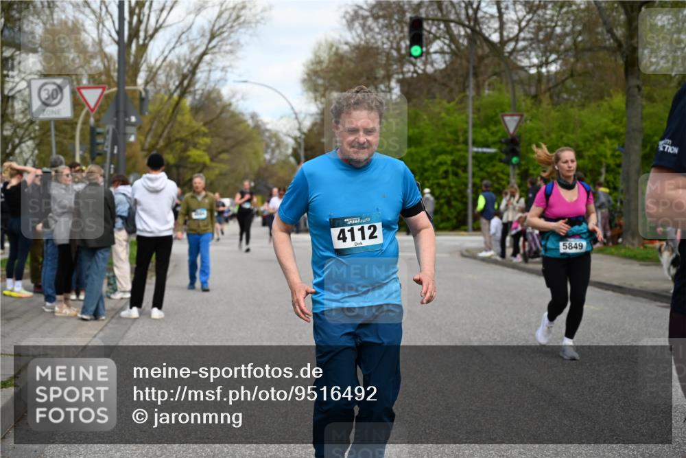 12.04.2026 - 45. Internationalen Wilhelmsburger Insellauf J. Mangold http://msf.ph/oto/9516492 12.04.2026 13:18:35 Ziel 3277, 3828, 4948, 5488, 5663, 4727, 5541, 4153, 3528, 3527, 4400, 4403, 4556, 4626, 2019, 3940, 3482, 3524, 2572, 2572, 3587, 4734, 2061, 4020, 5849, 4639, 3809, 4660, 2174, 5019, 4543, 4793, 5786, 4112 meine-sportfotos.de