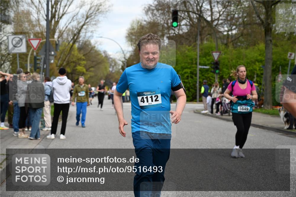12.04.2026 - 45. Internationalen Wilhelmsburger Insellauf J. Mangold http://msf.ph/oto/9516493 12.04.2026 13:18:35 Ziel 3277, 3828, 4948, 5488, 5663, 4727, 5541, 4153, 3528, 3527, 4400, 4403, 4556, 4626, 2019, 3940, 3482, 3524, 2572, 2572, 3587, 4734, 2061, 4020, 5849, 4639, 3809, 4660, 2174, 5019, 4543, 4793, 5786, 4112 meine-sportfotos.de