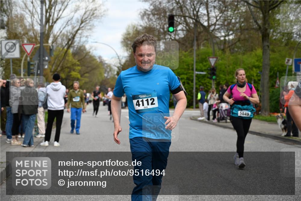 12.04.2026 - 45. Internationalen Wilhelmsburger Insellauf J. Mangold http://msf.ph/oto/9516494 12.04.2026 13:18:35 Ziel 3277, 3828, 4948, 5488, 5663, 4727, 5541, 4153, 3528, 3527, 4400, 4403, 4556, 4626, 2019, 3940, 3482, 3524, 2572, 2572, 3587, 4734, 2061, 4020, 5849, 4639, 3809, 4660, 2174, 5019, 4543, 4793, 5786, 4112 meine-sportfotos.de
