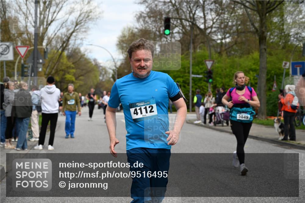 12.04.2026 - 45. Internationalen Wilhelmsburger Insellauf J. Mangold http://msf.ph/oto/9516495 12.04.2026 13:18:35 Ziel 3277, 3828, 4948, 5488, 5663, 4727, 5541, 4153, 3528, 3527, 4400, 4403, 4556, 4626, 2019, 3940, 3482, 3524, 2572, 2572, 3587, 4734, 2061, 4020, 5849, 4639, 3809, 4660, 2174, 5019, 4543, 4793, 5786, 4112 meine-sportfotos.de