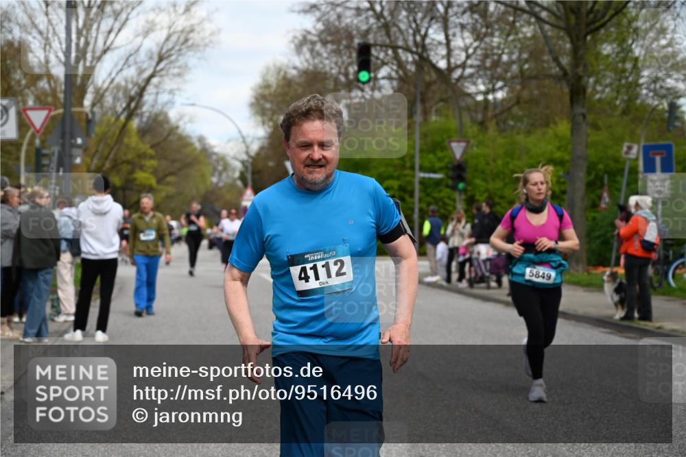 12.04.2026 - 45. Internationalen Wilhelmsburger Insellauf J. Mangold http://msf.ph/oto/9516496 12.04.2026 13:18:35 Ziel 3277, 3828, 4948, 5488, 5663, 4727, 5541, 4153, 3528, 3527, 4400, 4403, 4556, 4626, 2019, 3940, 3482, 3524, 2572, 2572, 3587, 4734, 2061, 4020, 5849, 4639, 3809, 4660, 2174, 5019, 4543, 4793, 5786, 4112 meine-sportfotos.de