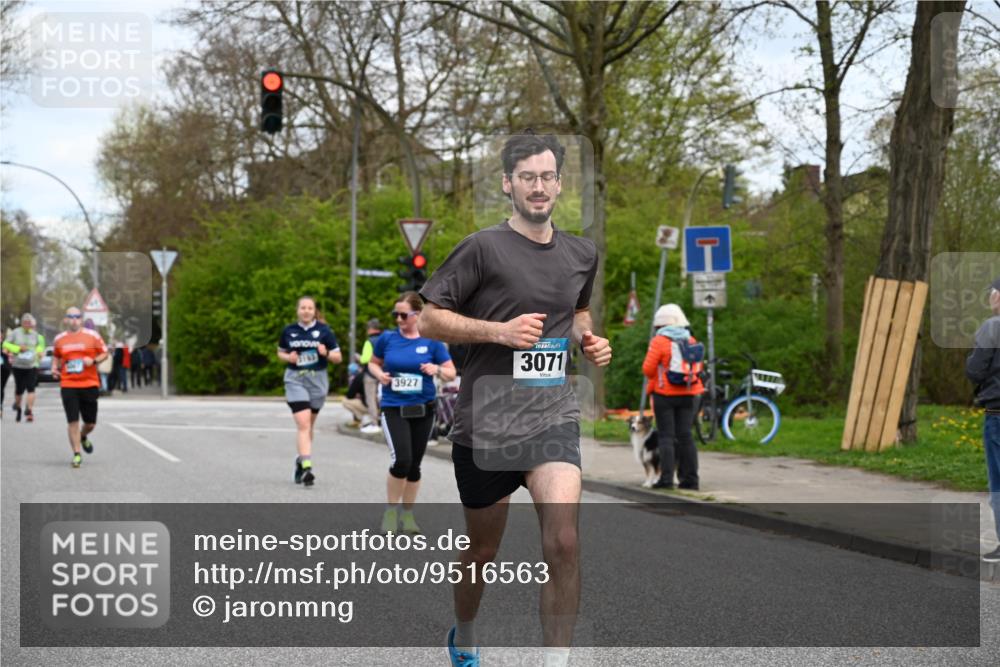 12.04.2026 - 45. Internationalen Wilhelmsburger Insellauf J. Mangold http://msf.ph/oto/9516563 12.04.2026 13:19:05 Ziel 2061, 4020, 5849, 4639, 3809, 4660, 2174, 5019, 4543, 4793, 5786, 4112, 3071, 2027, 5007, 4594, 4984, 3927, 3193, 4469, 5327, 3125, 4518, 5778, 2799, 4972, 3265 meine-sportfotos.de