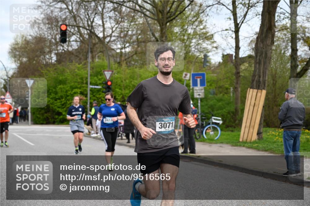 12.04.2026 - 45. Internationalen Wilhelmsburger Insellauf J. Mangold http://msf.ph/oto/9516565 12.04.2026 13:19:06 Ziel 2061, 4020, 5849, 4639, 3809, 4660, 2174, 5019, 4543, 4793, 5786, 4112, 3071, 2027, 2027, 5007, 4594, 4984, 3927, 3193, 4469, 5327, 3125, 5327, 3125, 4518, 5778, 2799, 4972, 3265 meine-sportfotos.de