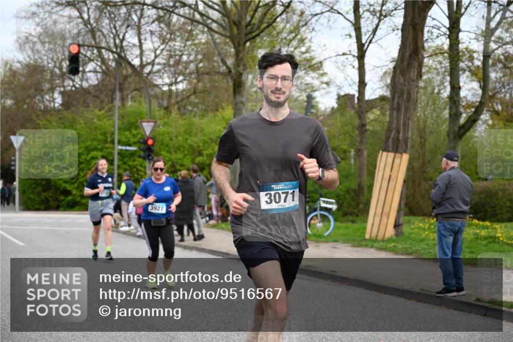 12.04.2026 - 45. Internationalen Wilhelmsburger Insellauf J. Mangold http://msf.ph/oto/9516567 12.04.2026 13:19:06 Ziel 2061, 4020, 5849, 4639, 3809, 4660, 2174, 5019, 4543, 4793, 5786, 4112, 3071, 2027, 2027, 5007, 4594, 4984, 3927, 3193, 4469, 5327, 3125, 5327, 3125, 4518, 5778, 2799, 4972, 3265 meine-sportfotos.de