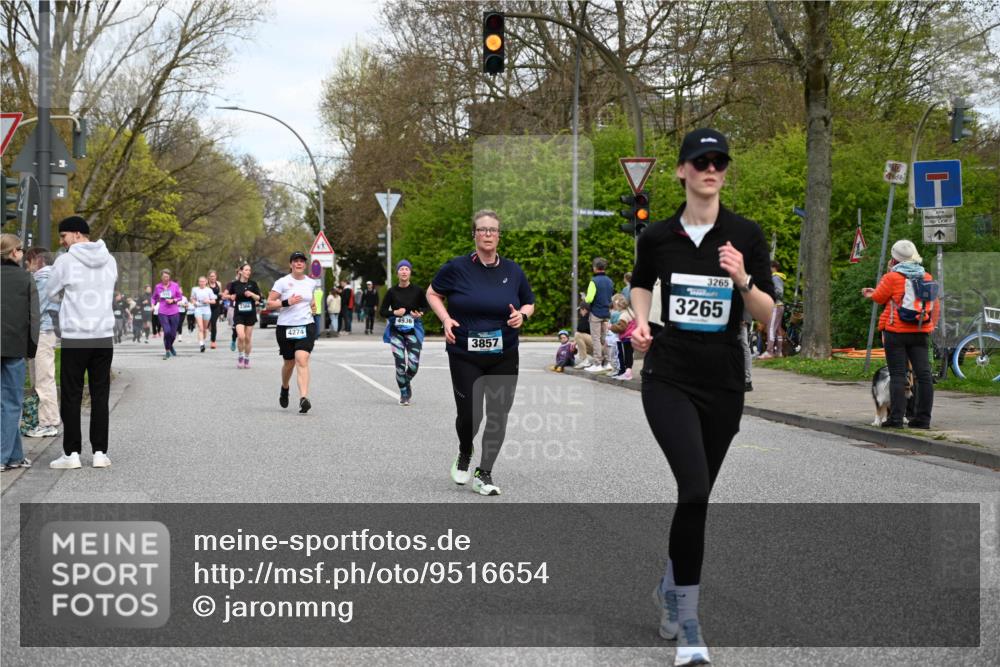 12.04.2026 - 45. Internationalen Wilhelmsburger Insellauf J. Mangold http://msf.ph/oto/9516654 12.04.2026 13:19:23 Ziel 3071, 2027, 5007, 4594, 4984, 3927, 3193, 4469, 5327, 3125, 4518, 5778, 2799, 2799, 4972, 3265, 5003, 3857, 2946, 2946, 4905, 4274, 2534, 4936, 2366, 3655 meine-sportfotos.de