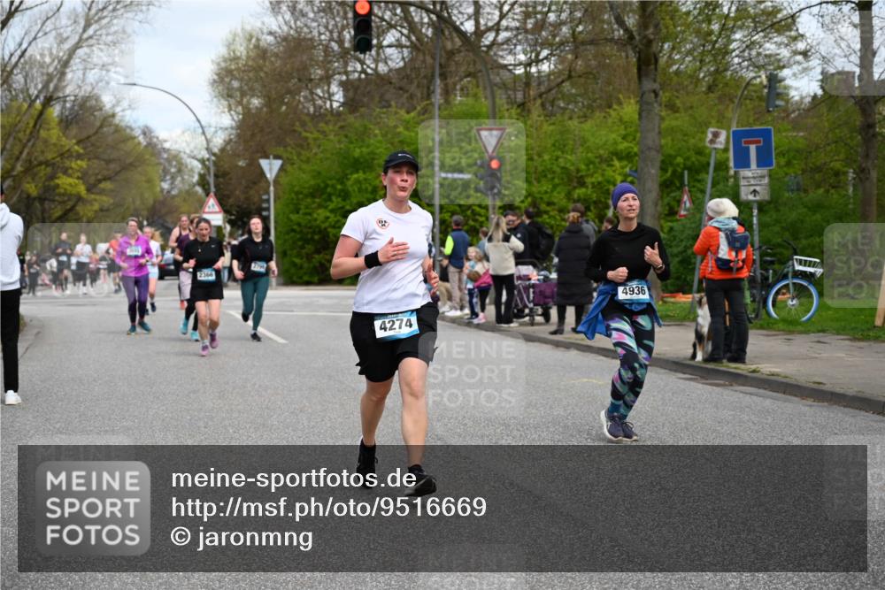 12.04.2026 - 45. Internationalen Wilhelmsburger Insellauf J. Mangold http://msf.ph/oto/9516669 12.04.2026 13:19:27 Ziel 2027, 5007, 4594, 4984, 3927, 3193, 4469, 5327, 3125, 4518, 5778, 2799, 4972, 4972, 3265, 5003, 3857, 2946, 4905, 4274, 2534, 4936, 4936, 2366, 3655, 2261, 2264 meine-sportfotos.de