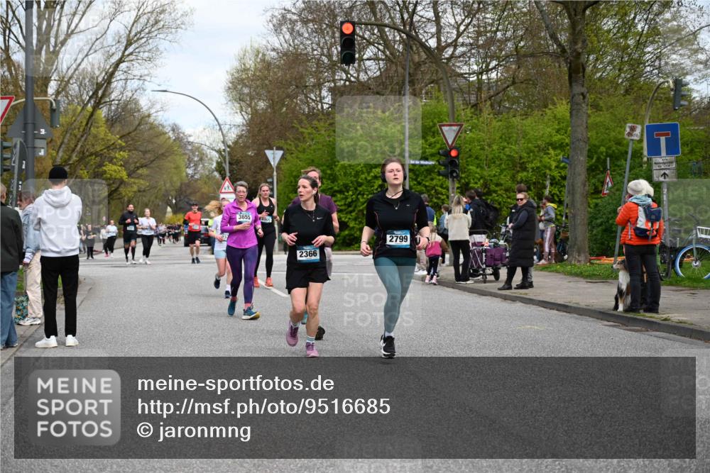 12.04.2026 - 45. Internationalen Wilhelmsburger Insellauf J. Mangold http://msf.ph/oto/9516685 12.04.2026 13:19:30 Ziel 2027, 5007, 4594, 4984, 3927, 3193, 4469, 5327, 3125, 4518, 5778, 2799, 4972, 3265, 5003, 3857, 2946, 4905, 4274, 2534, 4936, 2366, 3655, 3655, 2261, 2264, 3448, 3449 meine-sportfotos.de