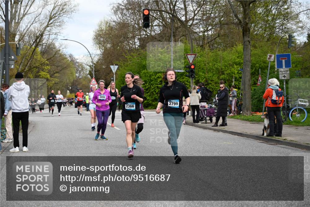12.04.2026 - 45. Internationalen Wilhelmsburger Insellauf J. Mangold http://msf.ph/oto/9516687 12.04.2026 13:19:30 Ziel 2027, 5007, 4594, 4984, 3927, 3193, 4469, 5327, 3125, 4518, 5778, 2799, 4972, 3265, 5003, 3857, 2946, 4905, 4274, 2534, 4936, 2366, 3655, 3655, 2261, 2264, 3448, 3449 meine-sportfotos.de