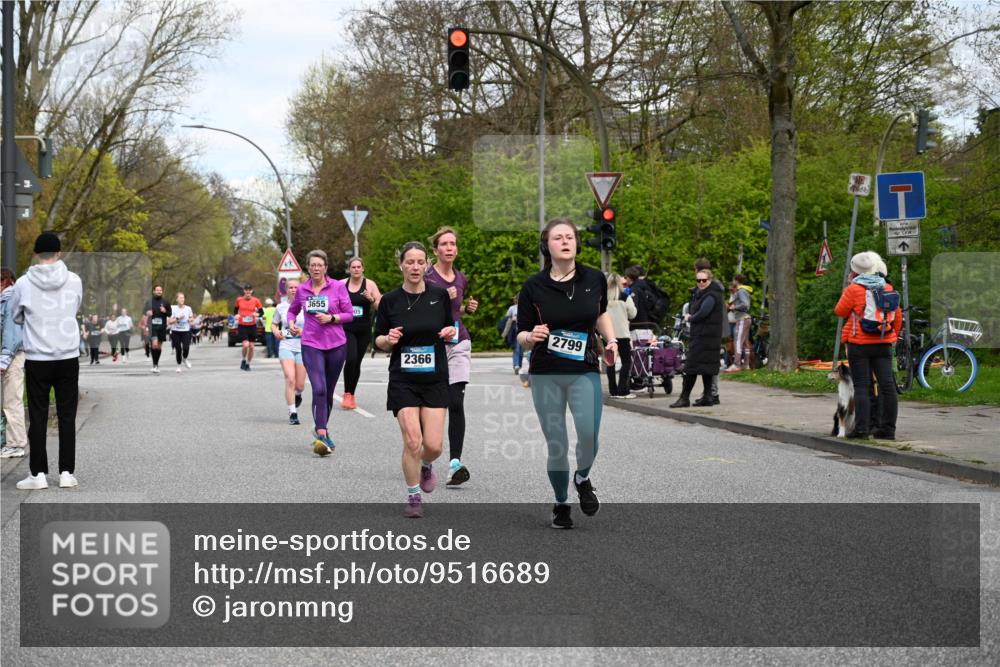 12.04.2026 - 45. Internationalen Wilhelmsburger Insellauf J. Mangold http://msf.ph/oto/9516689 12.04.2026 13:19:31 Ziel 2027, 5007, 4594, 4984, 3927, 3193, 4469, 5327, 3125, 4518, 5778, 2799, 4972, 3265, 5003, 3857, 2946, 4905, 4274, 2534, 4936, 2366, 3655, 2261, 2264, 3448, 3449, 2894, 2888 meine-sportfotos.de