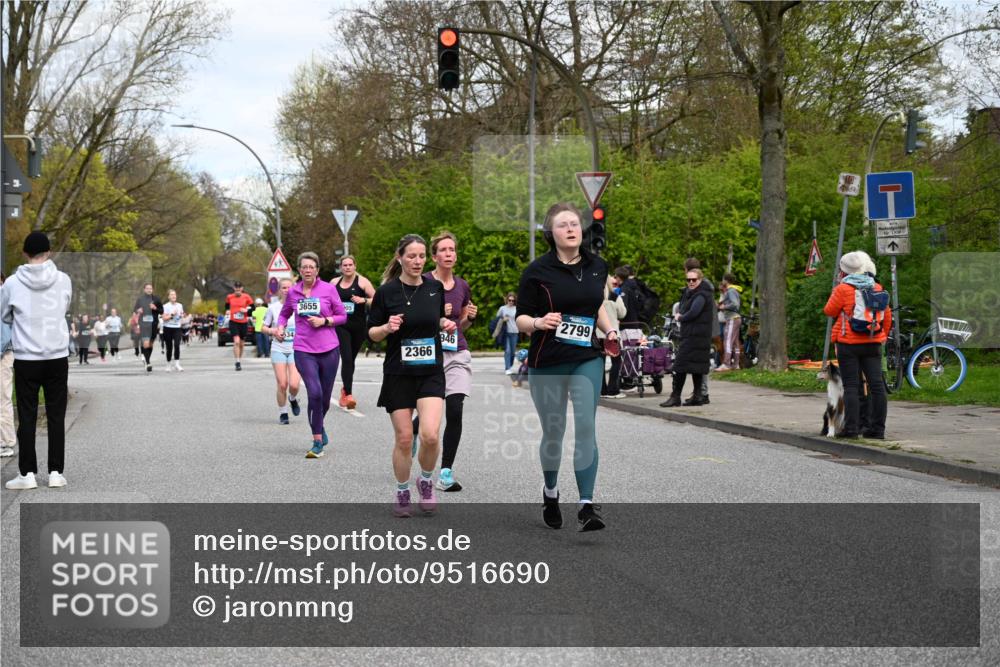 12.04.2026 - 45. Internationalen Wilhelmsburger Insellauf J. Mangold http://msf.ph/oto/9516690 12.04.2026 13:19:31 Ziel 2027, 5007, 4594, 4984, 3927, 3193, 4469, 5327, 3125, 4518, 5778, 2799, 4972, 3265, 5003, 3857, 2946, 4905, 4274, 2534, 4936, 2366, 3655, 2261, 2264, 3448, 3449, 2894, 2888 meine-sportfotos.de