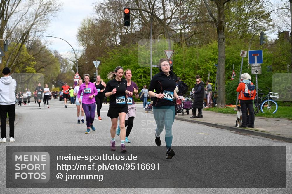 12.04.2026 - 45. Internationalen Wilhelmsburger Insellauf J. Mangold http://msf.ph/oto/9516691 12.04.2026 13:19:31 Ziel 2027, 5007, 4594, 4984, 3927, 3193, 4469, 5327, 3125, 4518, 5778, 2799, 4972, 3265, 5003, 3857, 2946, 4905, 4274, 2534, 4936, 2366, 3655, 2261, 2264, 3448, 3449, 2894, 2888 meine-sportfotos.de