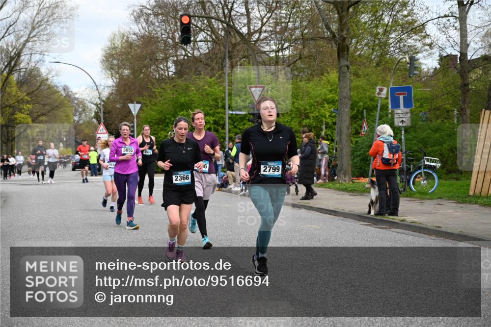 12.04.2026 - 45. Internationalen Wilhelmsburger Insellauf J. Mangold http://msf.ph/oto/9516694 12.04.2026 13:19:31 Ziel 2027, 5007, 4594, 4984, 3927, 3193, 4469, 5327, 3125, 4518, 5778, 2799, 4972, 3265, 5003, 3857, 2946, 4905, 4274, 2534, 4936, 2366, 3655, 2261, 2264, 3448, 3449, 2894, 2888 meine-sportfotos.de