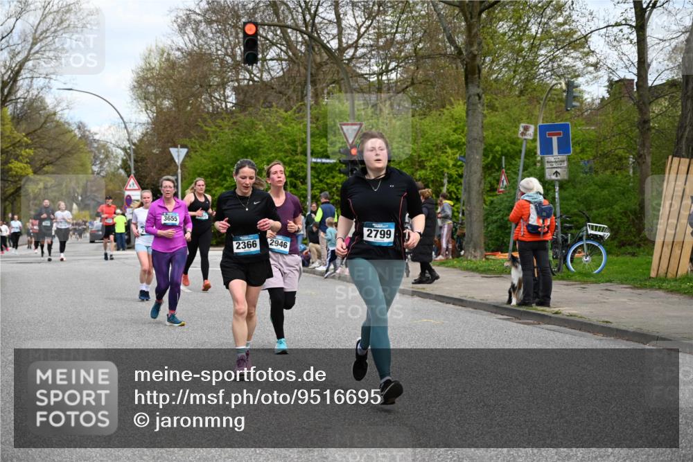 12.04.2026 - 45. Internationalen Wilhelmsburger Insellauf J. Mangold http://msf.ph/oto/9516695 12.04.2026 13:19:31 Ziel 2027, 5007, 4594, 4984, 3927, 3193, 4469, 5327, 3125, 4518, 5778, 2799, 4972, 3265, 5003, 3857, 2946, 4905, 4274, 2534, 4936, 2366, 3655, 2261, 2264, 3448, 3449, 2894, 2888 meine-sportfotos.de