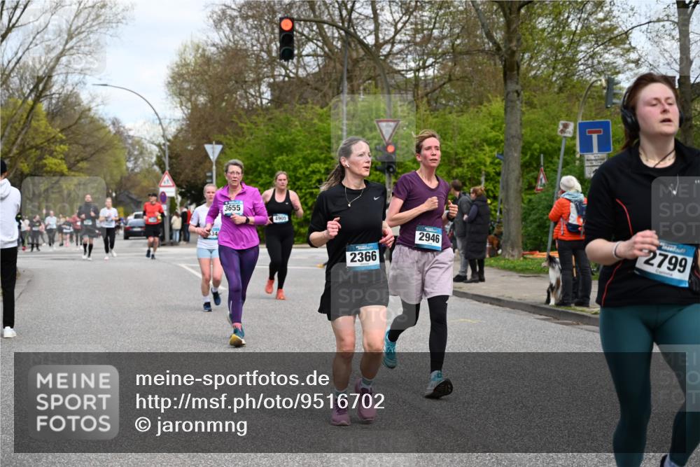 12.04.2026 - 45. Internationalen Wilhelmsburger Insellauf J. Mangold http://msf.ph/oto/9516702 12.04.2026 13:19:32 Ziel 5007, 4594, 4984, 3927, 3193, 4469, 5327, 3125, 4518, 5778, 2799, 4972, 3265, 5003, 3857, 2946, 4905, 4274, 2534, 4936, 2366, 3655, 2261, 2264, 3448, 3449, 2894, 2888 meine-sportfotos.de